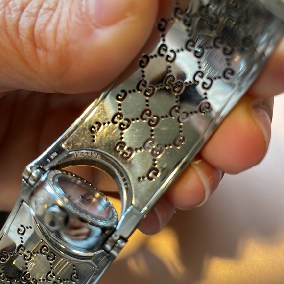 Gucci Twirl Bracelet Watch - Picture 7 of 13
